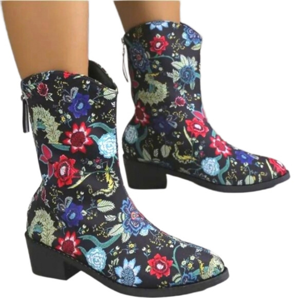 boutique Shoes - Western floral boots sz 7.5